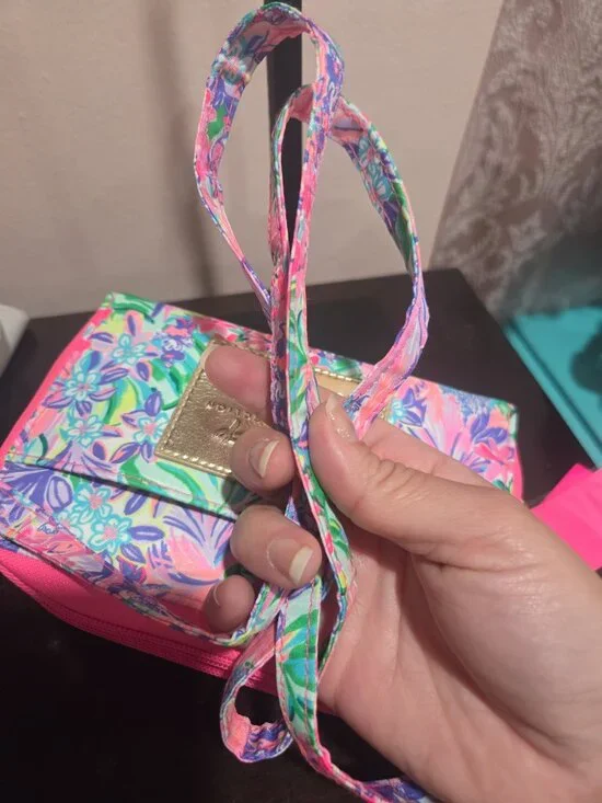 Disney Lilly Pulitzer small crossbody - Picture 8 of 16